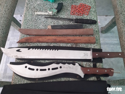 Khởi tố 14 nam thanh niên dùng súng để giải quyết mâu thuẫn - Ảnh 3. Khởi tố 14 nam thanh niên dùng súng để giải quyết mâu thuẫn - Ảnh 3.