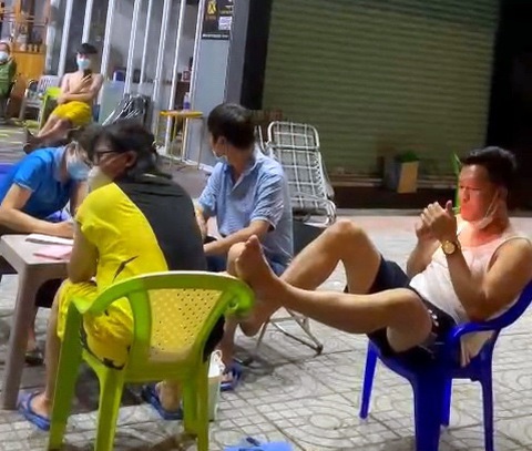 Phạt cùng lắm là 50 triệu: Có 2 nhân viên cấp sở - Ảnh 1. Phạt cùng lắm là 50 triệu: Có 2 nhân viên cấp sở - Ảnh 1.