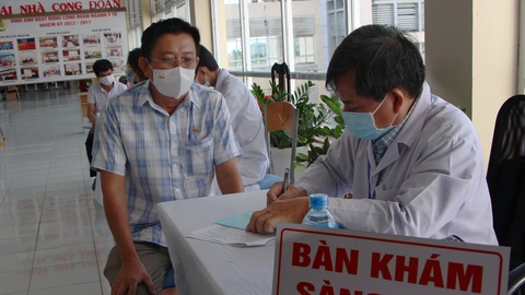 Vì sao các tỉnh chậm tiêm vắc xin? - Ảnh 6. Vì sao các tỉnh chậm tiêm vắc xin? - Ảnh 6.
