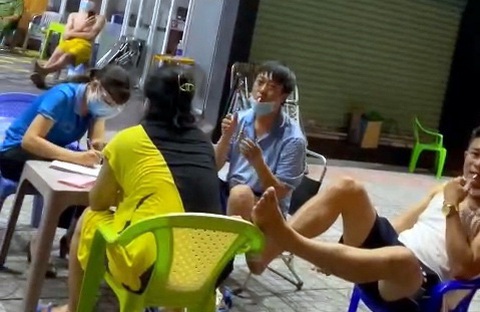 Bà Rịa - Vũng Tàu sa thải hai nhân viên cấp sở trong vụ cùng lắm là 50 triệu - Ảnh 2. Bà Rịa - Vũng Tàu sa thải hai nhân viên cấp sở trong vụ cùng lắm là 50 triệu - Ảnh 2.