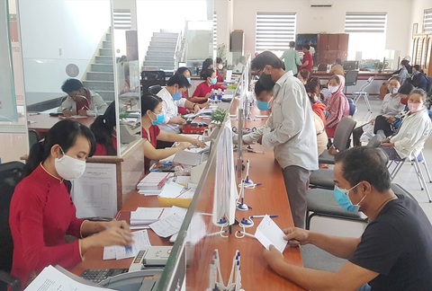 Nhân viên ngân hàng ngăn chặn vụ lừa đảo chuyển tiền nhận quà - Ảnh 1. Nhân viên ngân hàng ngăn chặn vụ lừa đảo chuyển tiền nhận quà - Ảnh 1.