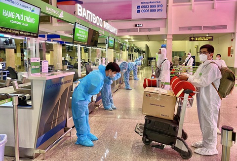 Bamboo Airways bố trí chuyên cơ chở gần 200 y bác sĩ từ miền Trung vào TP.HCM chống dịch - Ảnh 2. Bamboo Airways bố trí chuyên cơ chở gần 200 y bác sĩ từ miền Trung vào TP.HCM chống dịch - Ảnh 2.