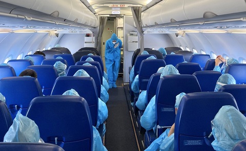 Bamboo Airways bố trí chuyên cơ chở gần 200 y bác sĩ từ miền Trung vào TP.HCM chống dịch - Ảnh 4. Bamboo Airways bố trí chuyên cơ chở gần 200 y bác sĩ từ miền Trung vào TP.HCM chống dịch - Ảnh 4.