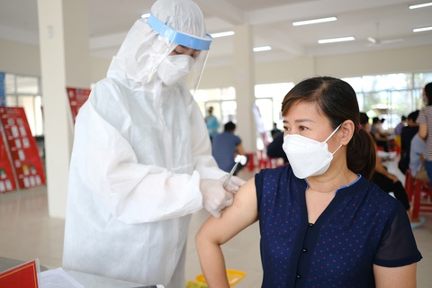 Đà Nẵng kêu còn ít, kiến nghị Chính phủ tăng vắc xin - Ảnh 1. Đà Nẵng kêu còn ít, kiến nghị Chính phủ tăng vắc xin - Ảnh 1.