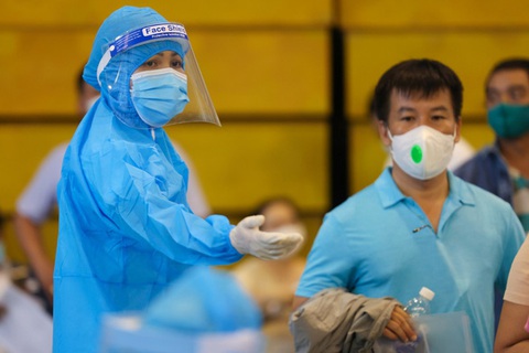 HHen Niê đi chống dịch: Tôi không nghĩ mình là hoa hậu nữa, tôi là một thanh niên - Ảnh 1. HHen Niê đi chống dịch: Tôi không nghĩ mình là hoa hậu nữa, tôi là một thanh niên - Ảnh 1.