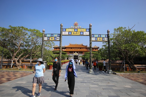 Thừa Thiên Huế đóng cửa di tích sau khi phát hiện 2 ca nhiễm COVID-19 ngoài cộng đồng - Ảnh 1. Thừa Thiên Huế đóng cửa di tích sau khi phát hiện 2 ca nhiễm COVID-19 ngoài cộng đồng - Ảnh 1.