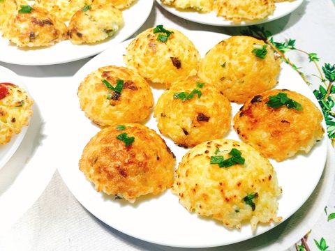 Đổ cơm chiên trứng vào khuôn bánh căn, giòn rụm thơm béo, bạn nhỏ thích mê - Ảnh 9. Đổ cơm chiên trứng vào khuôn bánh căn, giòn rụm thơm béo, bạn nhỏ thích mê - Ảnh 9.