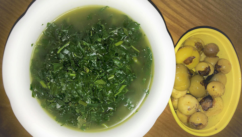 Tô canh tập tàng thơm, cay, chua, ngọt, béo, bùi của người Hà Tĩnh - Ảnh 2. Tô canh tập tàng thơm, cay, chua, ngọt, béo, bùi của người Hà Tĩnh - Ảnh 2.