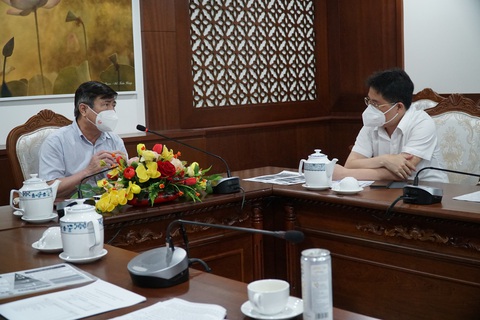 Chủ tịch UBND TP.HCM: Người dân ra đường đông, cân nhắc siết chặt giãn cách - Ảnh 1. Chủ tịch UBND TP.HCM: Người dân ra đường đông, cân nhắc siết chặt giãn cách - Ảnh 1.