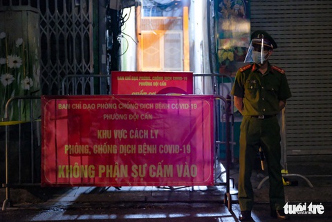 Một đoạn phố Đội Cấn, Hà Nội bị phong tỏa vì liên quan 16 ca COVID-19 - Ảnh 4. Một đoạn phố Đội Cấn, Hà Nội bị phong tỏa vì liên quan 16 ca COVID-19 - Ảnh 4.