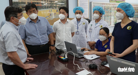 Chủ tịch TP.HCM gặp y bác sĩ: Có gì chưa hài lòng, các bạn cứ phản ánh - Ảnh 2. Chủ tịch TP.HCM gặp y bác sĩ: Có gì chưa hài lòng, các bạn cứ phản ánh - Ảnh 2.