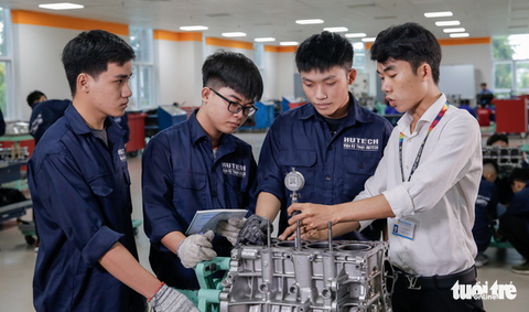 Nhiều đại học dừng tăng học phí năm học mới vì COVID-19 - Ảnh 1. Nhiều đại học dừng tăng học phí năm học mới vì COVID-19 - Ảnh 1.