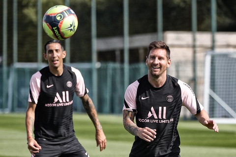 Video buổi tập đầu tiên của Messi tại PSG đạt gần nửa triệu lượt xem sau 1 giờ - Ảnh 3. Video buổi tập đầu tiên của Messi tại PSG đạt gần nửa triệu lượt xem sau 1 giờ - Ảnh 3.
