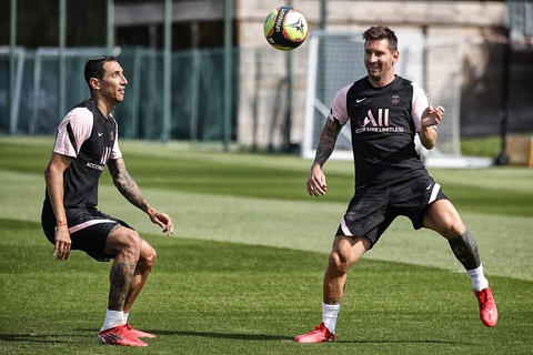 Video buổi tập đầu tiên của Messi tại PSG đạt gần nửa triệu lượt xem sau 1 giờ - Ảnh 4. Video buổi tập đầu tiên của Messi tại PSG đạt gần nửa triệu lượt xem sau 1 giờ - Ảnh 4.