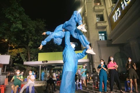 Hiển Phước, Thanh Hoa mang xiếc đến bệnh viện dã chiến, khu cách ly - Ảnh 6. Hiển Phước, Thanh Hoa mang xiếc đến bệnh viện dã chiến, khu cách ly - Ảnh 6.