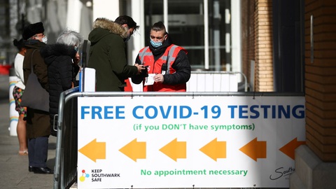 PHE: Vắc xin COVID-19 cứu mạng 84.600 người ở Anh - Ảnh 1. PHE: Vắc xin COVID-19 cứu mạng 84.600 người ở Anh - Ảnh 1.