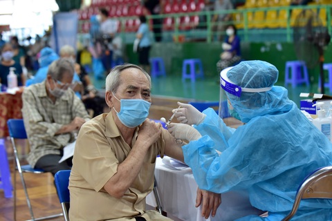 TP.HCM và các tỉnh lân cận đang khát vắc xin ra sao? - Ảnh 2. TP.HCM và các tỉnh lân cận đang khát vắc xin ra sao? - Ảnh 2.