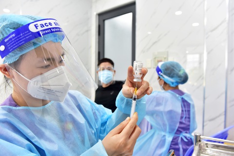 TP.HCM và các tỉnh lân cận đang khát vắc xin ra sao? - Ảnh 1. TP.HCM và các tỉnh lân cận đang khát vắc xin ra sao? - Ảnh 1.