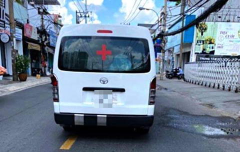 Xe cứu thương chui, chạy từ Tân Bình đến Chợ Rẫy 4km lấy bệnh nhân 3,5 triệu - Ảnh 1. Xe cứu thương chui, chạy từ Tân Bình đến Chợ Rẫy 4km lấy bệnh nhân 3,5 triệu - Ảnh 1.