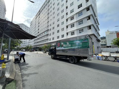 Phó giám đốc HCDC: Chưa có nghiên cứu khoa học khẳng định virus COVID-19 lây qua thông gió chung cư - Ảnh 1. Phó giám đốc HCDC: Chưa có nghiên cứu khoa học khẳng định virus COVID-19 lây qua thông gió chung cư - Ảnh 1.
