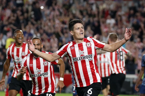 Tân binh Brentford quật ngã Arsenal trong trận mở màn Premier League - Ảnh 2. Tân binh Brentford quật ngã Arsenal trong trận mở màn Premier League - Ảnh 2.