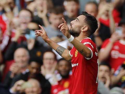 Bruno lập hat-trick, Man Utd đại thắng Leeds trong trận ra quân - Ảnh 1. Bruno lập hat-trick, Man Utd đại thắng Leeds trong trận ra quân - Ảnh 1.