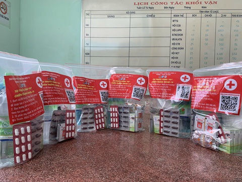 Túi thuốc an sinh cho F0 điều trị tại nhà do phường cấp phát - Ảnh 3. Túi thuốc an sinh cho F0 điều trị tại nhà do phường cấp phát - Ảnh 3.