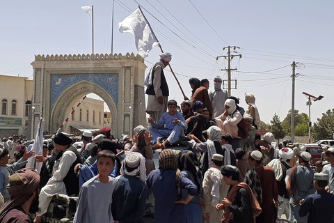 Taliban tiến như vũ bão, phó tổng thống Afghanistan bị đồn đã bỏ trốn - Ảnh 1. Taliban tiến như vũ bão, phó tổng thống Afghanistan bị đồn đã bỏ trốn - Ảnh 1.