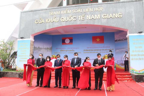Khai trương cặp cửa khẩu quốc tế Nam Giang - Đắc Tà Oọc - Ảnh 1. Khai trương cặp cửa khẩu quốc tế Nam Giang - Đắc Tà Oọc - Ảnh 1.