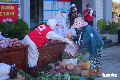 ‘Bà con mình ăn rau rừng, để dành chuối, bí, măng… gửi về Đà Nẵng chống dịch’ - Ảnh 11. ‘Bà con mình ăn rau rừng, để dành chuối, bí, măng… gửi về Đà Nẵng chống dịch’ - Ảnh 11.