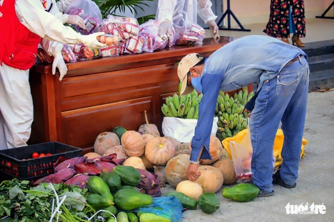 ‘Bà con mình ăn rau rừng, để dành chuối, bí, măng… gửi về Đà Nẵng chống dịch’ - Ảnh 12. ‘Bà con mình ăn rau rừng, để dành chuối, bí, măng… gửi về Đà Nẵng chống dịch’ - Ảnh 12.