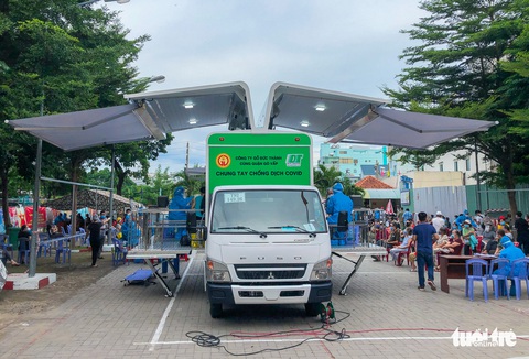 Ngắm ‘siêu xe’ tiêm vắc xin lưu động ở TP.HCM - Ảnh 5. Ngắm ‘siêu xe’ tiêm vắc xin lưu động ở TP.HCM - Ảnh 5.