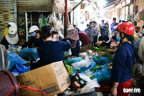 Sau 7 ngày ‘ai ở đâu ở đó’, Đà Nẵng vẫn thực hiện chỉ thị 16 - Ảnh 3. Sau 7 ngày ‘ai ở đâu ở đó’, Đà Nẵng vẫn thực hiện chỉ thị 16 - Ảnh 3.