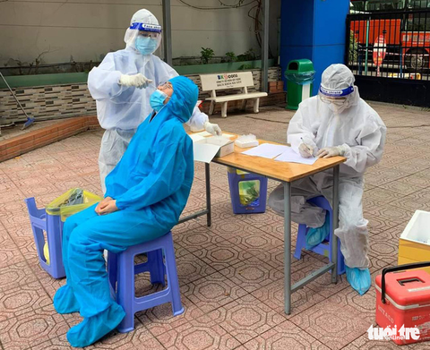 Chuyến xe nghĩa tình đưa bà con Đất Mũi về quê - Ảnh 2. Chuyến xe nghĩa tình đưa bà con Đất Mũi về quê - Ảnh 2.