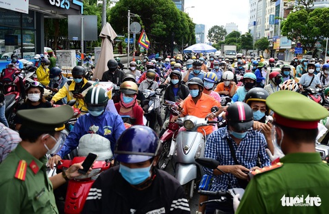 Khai báo di biến động dân cư nội thành: Nhiều chốt kẹt cứng - Ảnh 1. Khai báo di biến động dân cư nội thành: Nhiều chốt kẹt cứng - Ảnh 1.