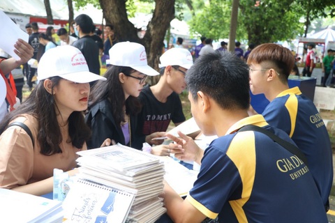 Hỗ trợ tân sinh viên nhập học: Gia Định là gia đình! - Ảnh 1. Hỗ trợ tân sinh viên nhập học: Gia Định là gia đình! - Ảnh 1.
