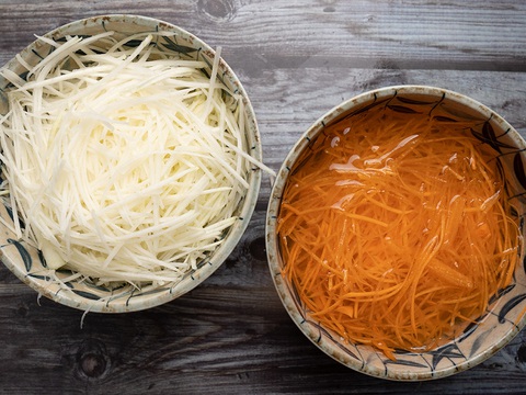 Nộm su hào cà rốt thơm ngon chống ngán, món ngon vô đối của mẹ tôi - Ảnh 4. Nộm su hào cà rốt thơm ngon chống ngán, món ngon vô đối của mẹ tôi - Ảnh 4.