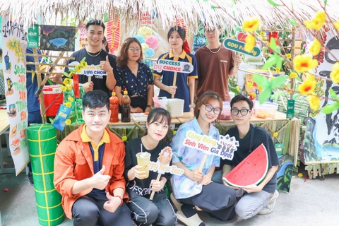 Hỗ trợ tân sinh viên nhập học: Gia Định là gia đình! - Ảnh 3. Hỗ trợ tân sinh viên nhập học: Gia Định là gia đình! - Ảnh 3.