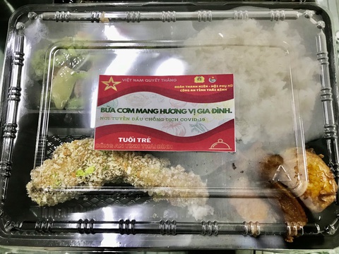Công an Thái Bình triển khai ‘bữa cơm mang hương vị gia đình’ tại tuyến đầu chống dịch - Ảnh 4. Công an Thái Bình triển khai ‘bữa cơm mang hương vị gia đình’ tại tuyến đầu chống dịch - Ảnh 4.