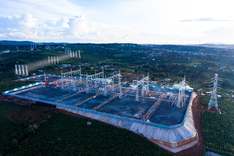 Đóng điện đường dây truyền tải 500kV cho dự án điện gió Ea Nam - Ảnh 1. Đóng điện đường dây truyền tải 500kV cho dự án điện gió Ea Nam - Ảnh 1.