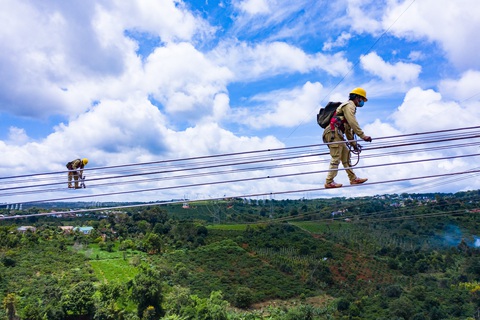 Đóng điện đường dây truyền tải 500kV cho dự án điện gió Ea Nam - Ảnh 2. Đóng điện đường dây truyền tải 500kV cho dự án điện gió Ea Nam - Ảnh 2.