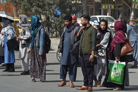 Tổng thống Afghanistan rời đất nước, Taliban đã kiểm soát dinh tổng thống - Ảnh 3. Tổng thống Afghanistan rời đất nước, Taliban đã kiểm soát dinh tổng thống - Ảnh 3.