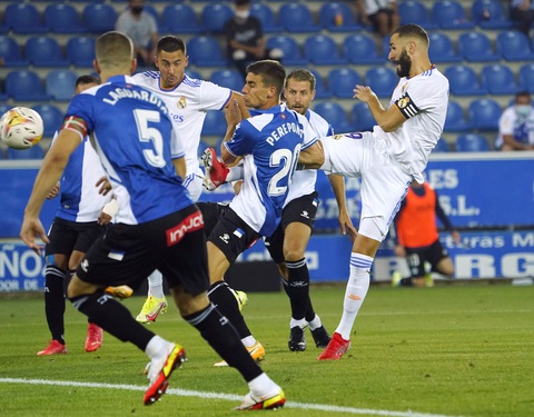 Benzema lập cú đúp giúp Real Madrid khởi đầu thuận lợi - Ảnh 2. Benzema lập cú đúp giúp Real Madrid khởi đầu thuận lợi - Ảnh 2.