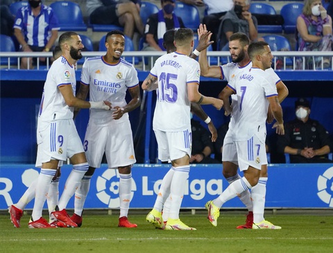 Benzema lập cú đúp giúp Real Madrid khởi đầu thuận lợi - Ảnh 1. Benzema lập cú đúp giúp Real Madrid khởi đầu thuận lợi - Ảnh 1.
