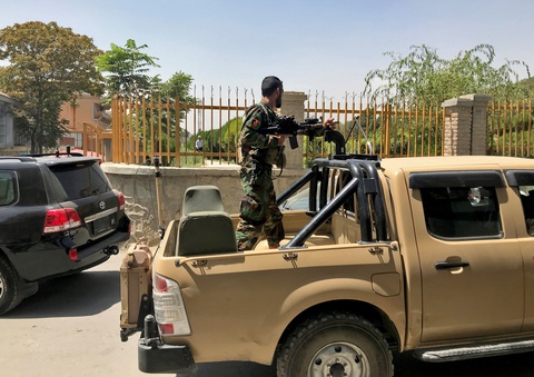 Tổng thống Afghanistan rời đất nước, Taliban đã kiểm soát dinh tổng thống - Ảnh 5. Tổng thống Afghanistan rời đất nước, Taliban đã kiểm soát dinh tổng thống - Ảnh 5.