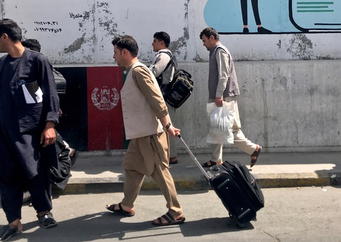 Tổng thống Afghanistan rời đất nước, Taliban đã kiểm soát dinh tổng thống - Ảnh 8. Tổng thống Afghanistan rời đất nước, Taliban đã kiểm soát dinh tổng thống - Ảnh 8.