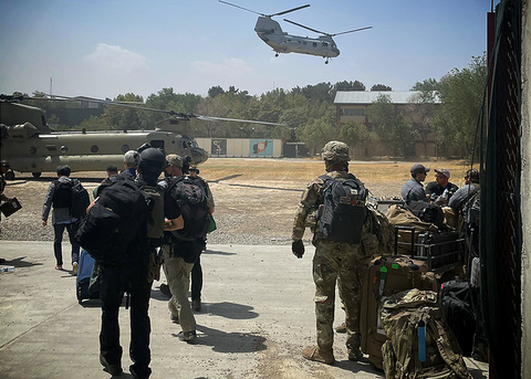 Tổng thống Afghanistan rời đất nước, Taliban đã kiểm soát dinh tổng thống - Ảnh 1. Tổng thống Afghanistan rời đất nước, Taliban đã kiểm soát dinh tổng thống - Ảnh 1.