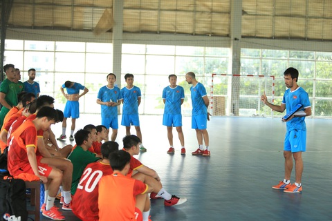 Đội tuyển futsal Việt Nam đưa 17 cầu thủ sang Tây Ban Nha tập huấn - Ảnh 2. Đội tuyển futsal Việt Nam đưa 17 cầu thủ sang Tây Ban Nha tập huấn - Ảnh 2.