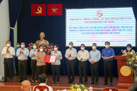 TP.HCM ra mắt trung tâm an sinh, hỗ trợ người khó khăn do dịch COVID-19 - Ảnh 1. TP.HCM ra mắt trung tâm an sinh, hỗ trợ người khó khăn do dịch COVID-19 - Ảnh 1.