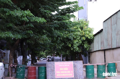 Đường phố Đà Nẵng vắng hoe trước thời điểm 7 ngày ‘ai ở đâu ở đó’ - Ảnh 4. Đường phố Đà Nẵng vắng hoe trước thời điểm 7 ngày ‘ai ở đâu ở đó’ - Ảnh 4.